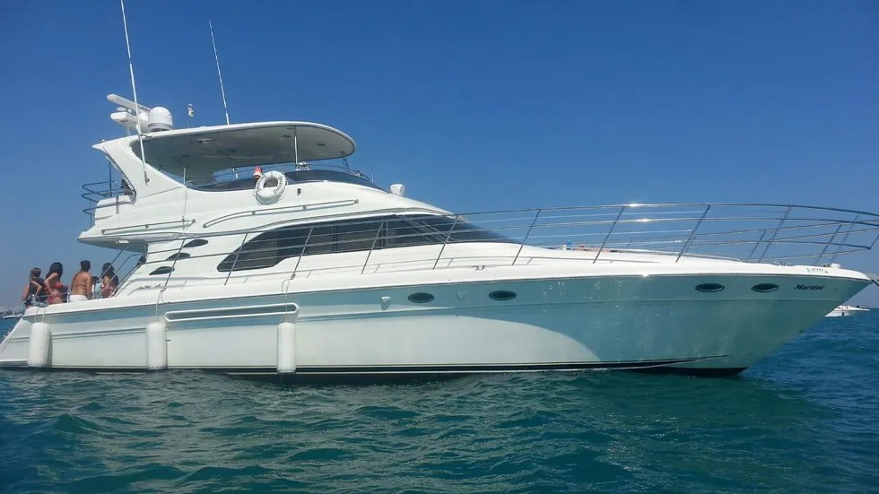 Yacht Rental Chicago Book our luxury yacht